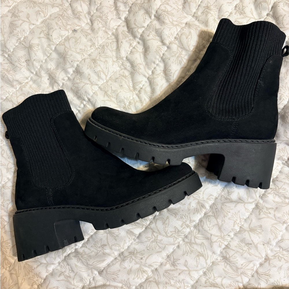 Black Ankle Chelsea Boots